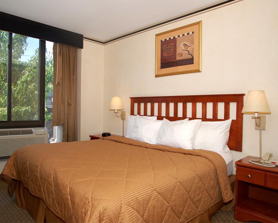 Red Lion Inn & Suites Long Island City New York Zimmer foto